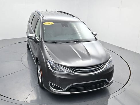 Used 2017 Chrysler Pacifica Platinum image 47