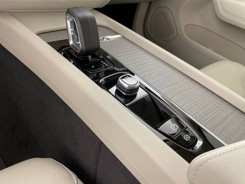 Certified 2024 Volvo XC60 T8 Plus w/ Protection Package Premier AWD/4WD image 24