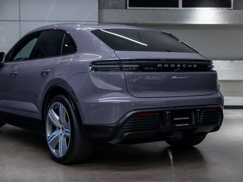 Certified 2025 Porsche Macan 4S Electric AWD/4WD image 24