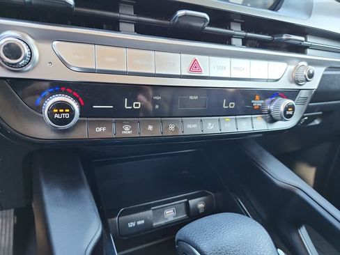 Certified 2024 Kia Telluride LX FWD image 23