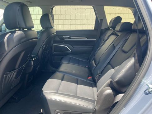 Used 2025 Kia Telluride LX FWD image 11