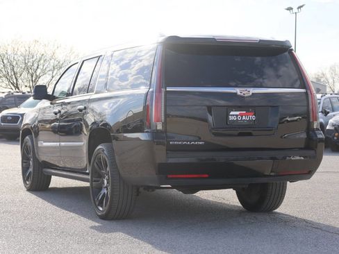 Used 2016 Cadillac Escalade ESV Premium image 11