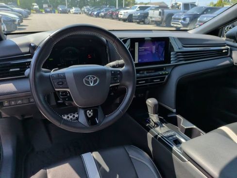 Used 2025 Toyota Camry SE FWD image 12