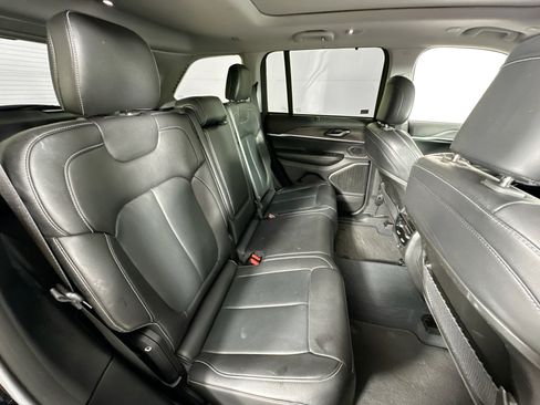 Used 2023 Jeep Grand Cherokee Limited w/ Luxury Tech Group II image 28