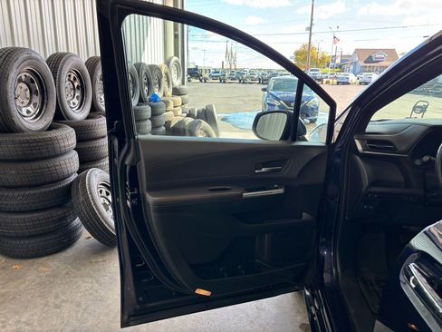 Used 2021 Toyota Sienna XSE image 25