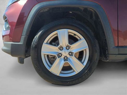 Used 2022 Jeep Compass Latitude image 23