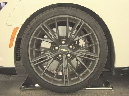 Used 2018 Chevrolet Camaro ZL1 RWD image 9