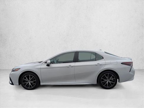 Used 2023 Toyota Camry SE image 11