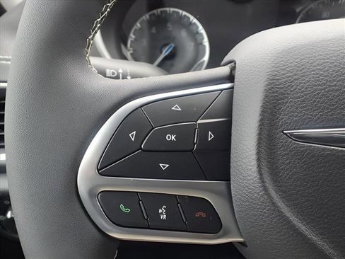 New 2026 Chrysler Pacifica Select image 16