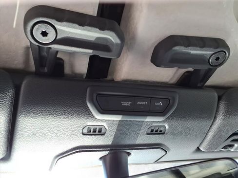 Used 2023 Jeep Gladiator Overland w/ Cold Weather Group image 29