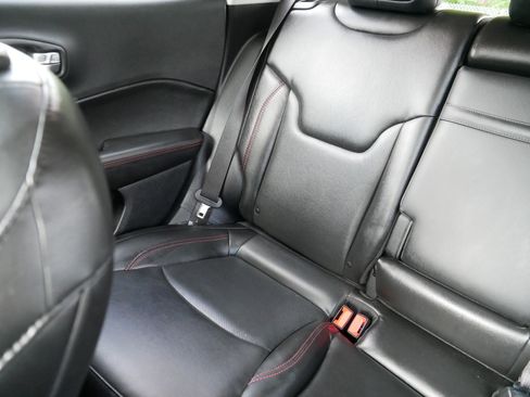 Used 2019 Jeep Compass Trailhawk w/ Leather Interior Group AWD/4WD image 12