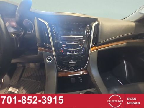 Used 2019 Cadillac Escalade Luxury w/ Escalade Sport Edition image 30