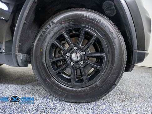 Used 2019 Jeep Grand Cherokee Laredo AWD/4WD image 43