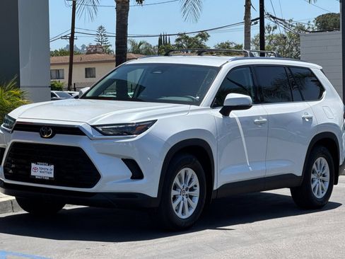 Certified 2026 Toyota Grand Highlander AWD Hybrid image 10