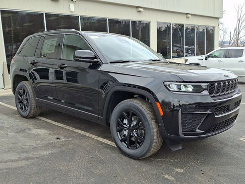 New 2026 Jeep Grand Cherokee Altitude image 2