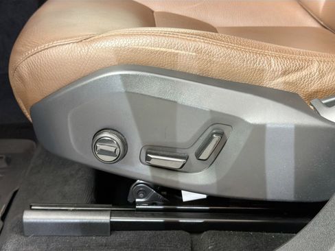 Certified 2023 Volvo XC60 B5 Plus w/ Climate Package AWD/4WD image 18