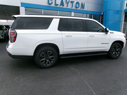 Used 2022 Chevrolet Suburban Z71 w/ Luxury Package AWD/4WD image 3