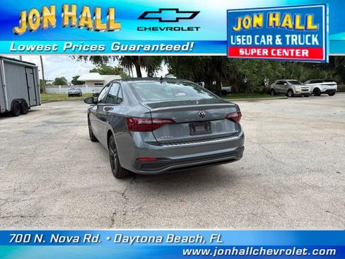 Used 2022 Volkswagen Jetta SE FWD image 9