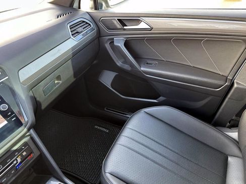 Used 2022 Volkswagen Tiguan SE R-Line image 28