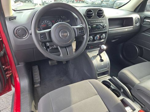 Used 2012 Jeep Patriot Sport w/ Tire & Wheel Group AWD/4WD image 11