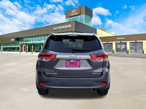 Used 2018 Toyota Highlander XLE AWD/4WD image 7