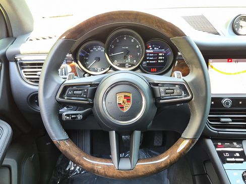 Certified 2026 Porsche Macan AWD/4WD image 8