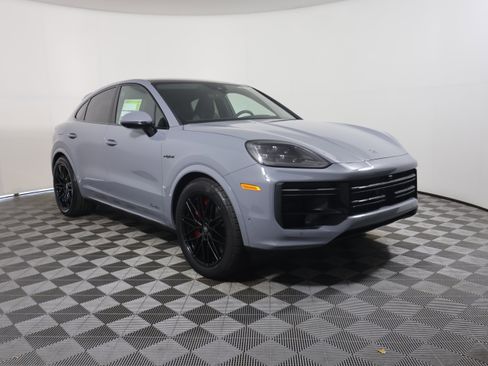 New 2025 Porsche Cayenne Turbo AWD/4WD image 9