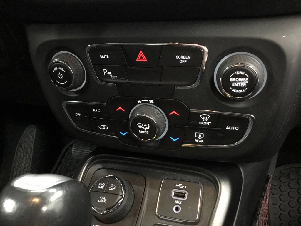 Used 2020 Jeep Compass Trailhawk w/ Leather Interior Group AWD/4WD image 28