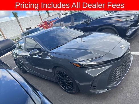 Used 2025 Toyota Camry SE FWD image 3