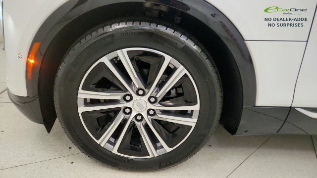 Used 2025 Cadillac Lyriq Luxury w/ LPO, Floor Liner Package RWD image 81
