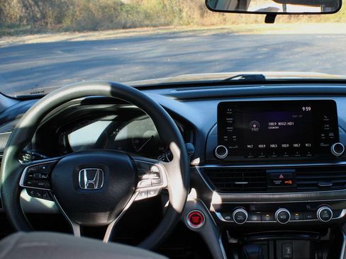 Used 2019 Honda Accord LX image 18