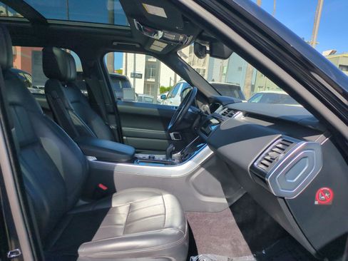 Used 2019 Land Rover Range Rover Sport HSE image 30