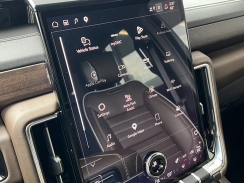Used 2025 GMC Yukon Denali Ultimate AWD/4WD image 32