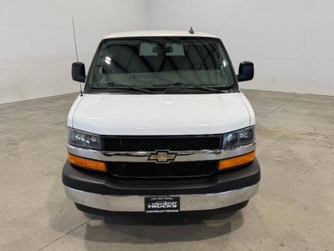 Used 2017 Chevrolet Express 3500 LT w/ LT Preferred Equipment Group RWD image 4