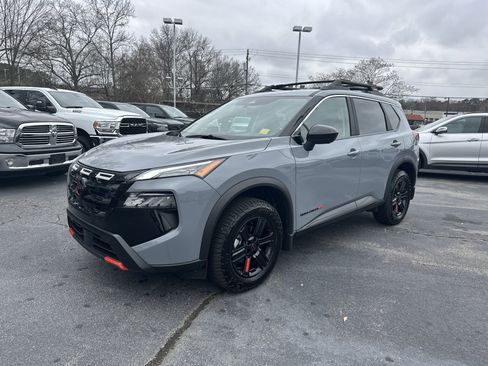 Used 2025 Nissan Rogue SV image 5