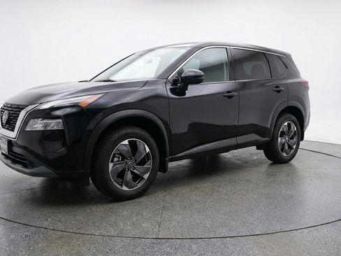 Used 2025 Nissan Rogue SV image 3