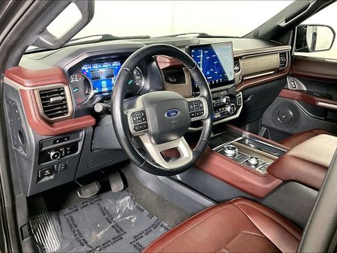 Used 2023 Ford Expedition Limited image 13