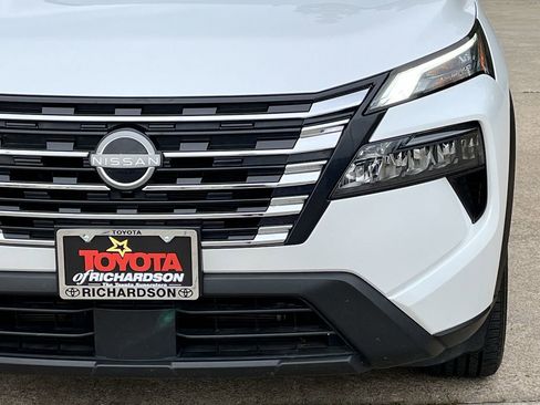 Used 2024 Nissan Rogue SV AWD/4WD image 8