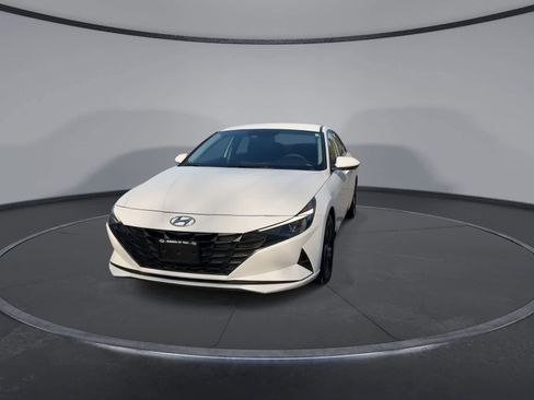 Used 2023 Hyundai Elantra SEL FWD image 3