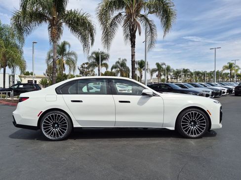 Used 2025 BMW 760i xDrive AWD/4WD image 11