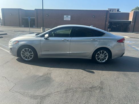 Used 2019 Ford Fusion SE image 24