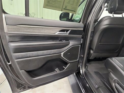 Used 2024 Jeep Wagoneer L Series II w/ Flexible Seating Group image 31