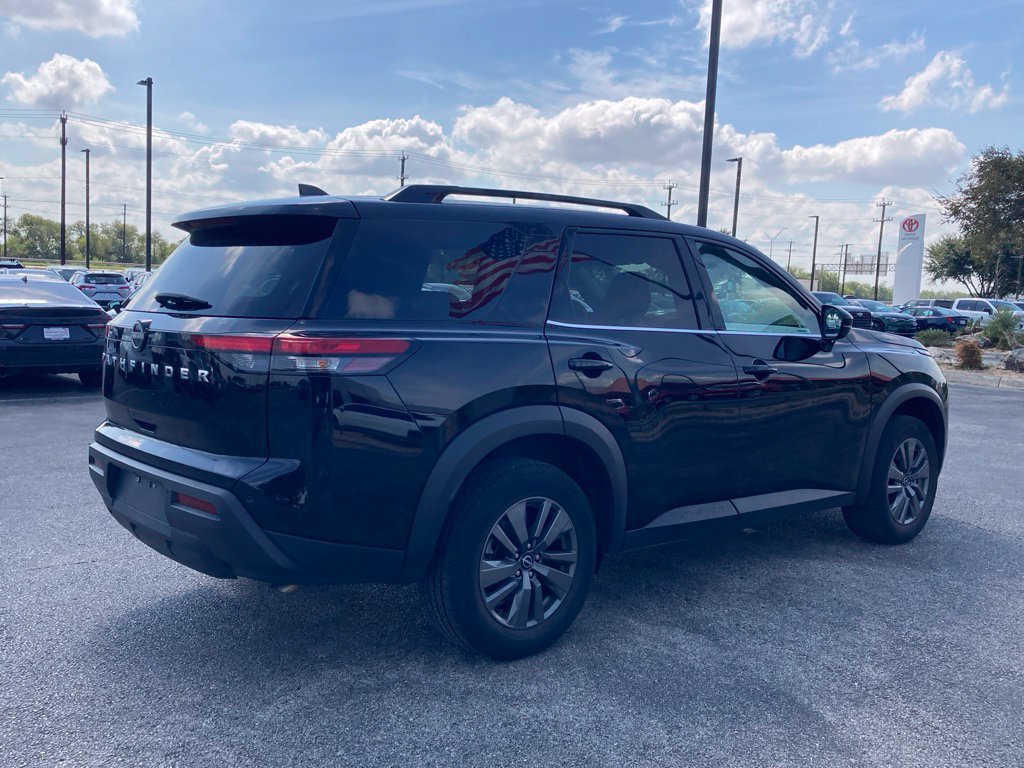 Used 2025 Nissan Pathfinder SV FWD image 5