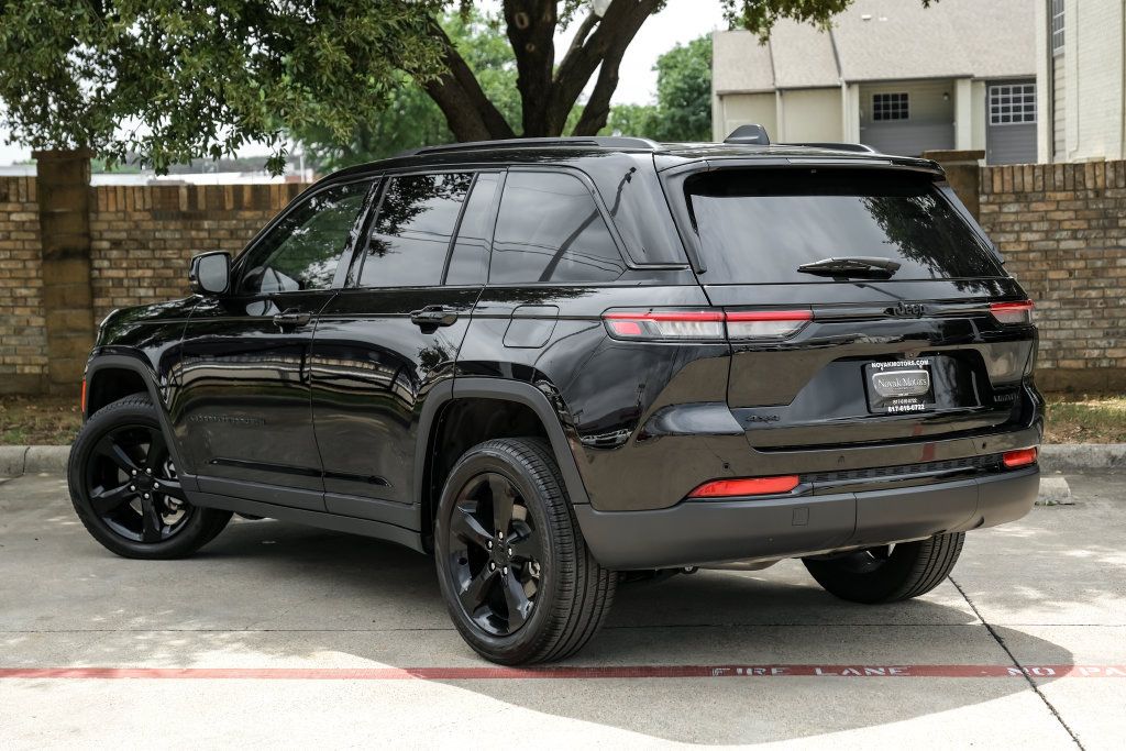 Used 2023 Jeep Grand Cherokee Limited w/ Black Appearance Package AWD/4WD image 19