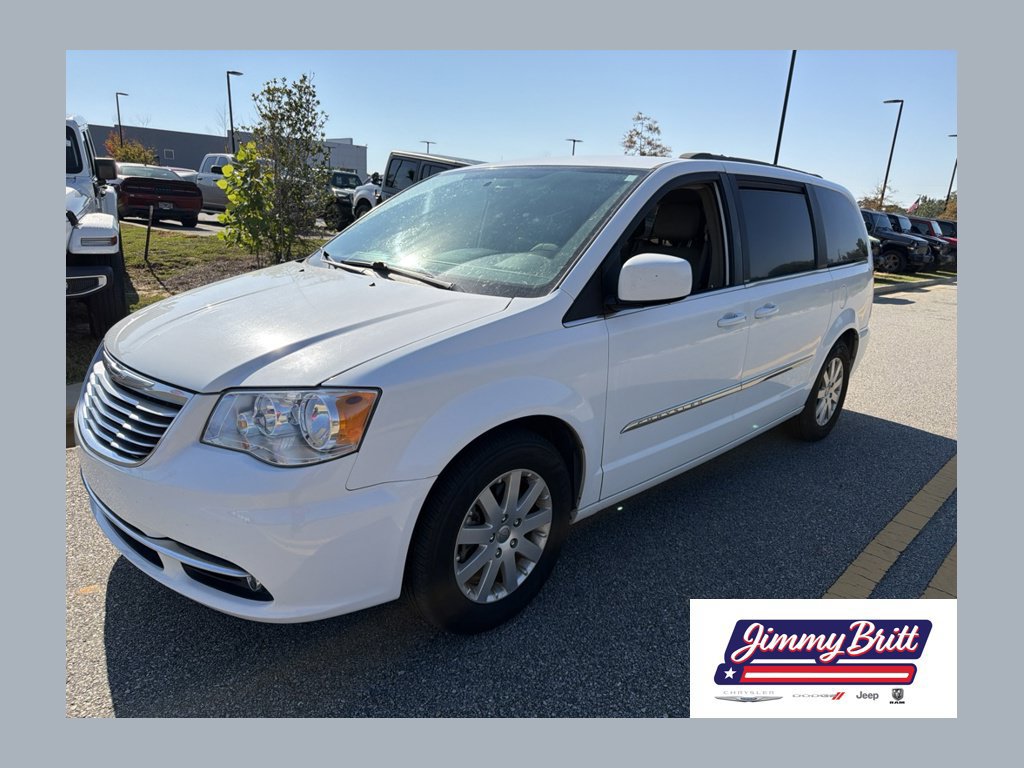 Used 2014 Chrysler Town & Country Touring FWD image 1