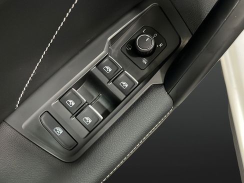 Used 2024 Volkswagen Tiguan SEL R-Line AWD/4WD image 21