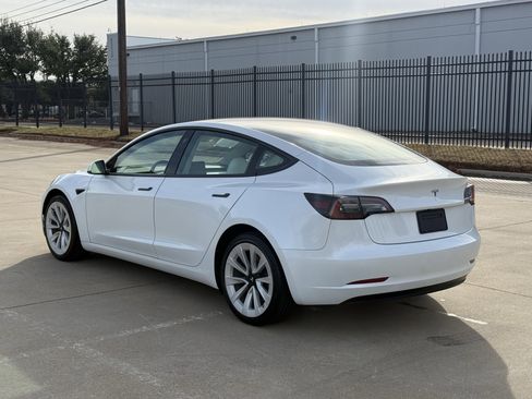Used 2023 Tesla Model 3 Standard Range image 5