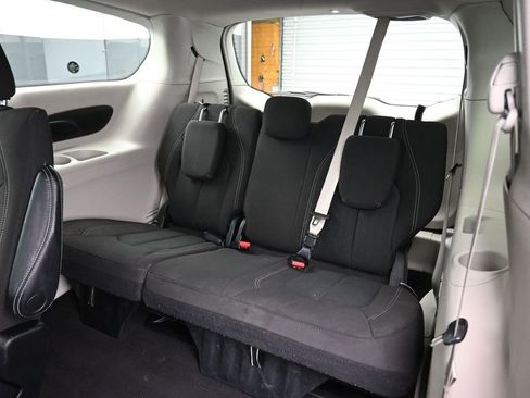 Used 2023 Chrysler Voyager LX image 40