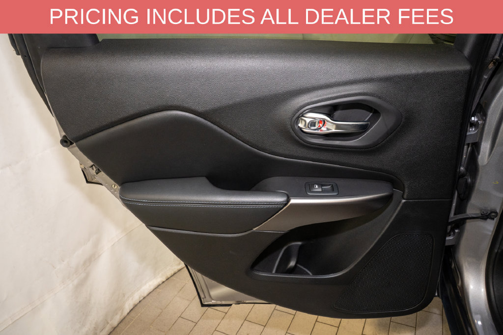 Used 2020 Jeep Cherokee Latitude FWD image 8