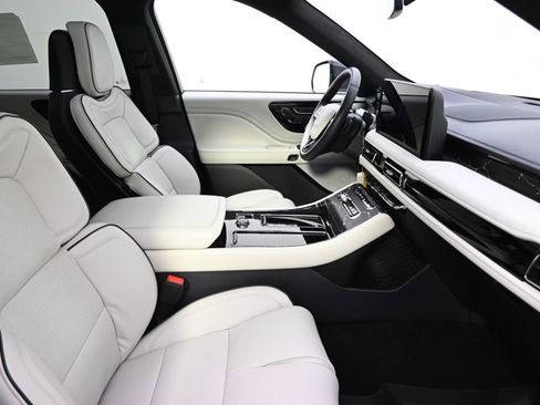 New 2026 Lincoln Aviator Black Label AWD/4WD image 16